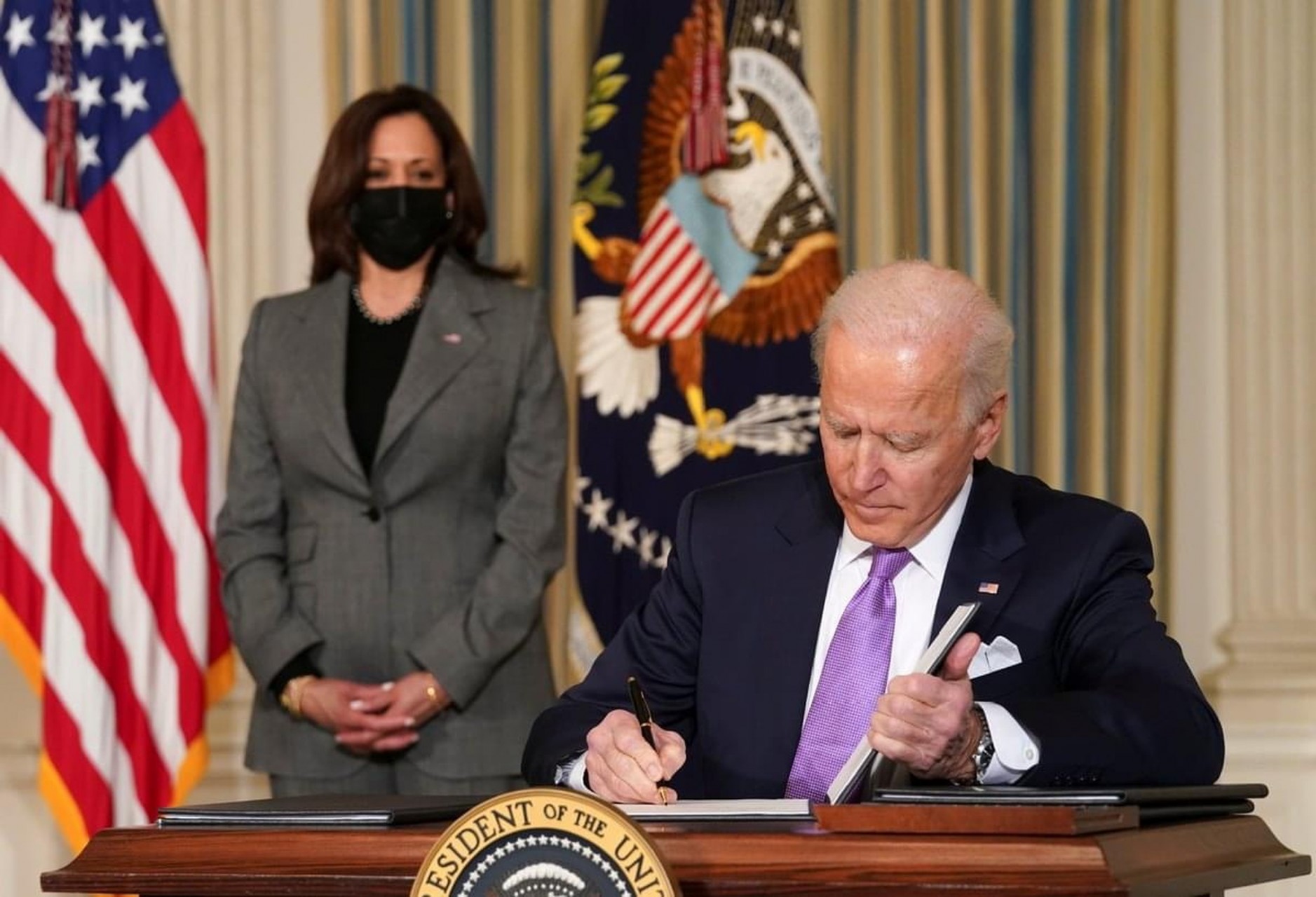 President Biden Signs Executive Order Encouraging The FTC To Ban Or ...